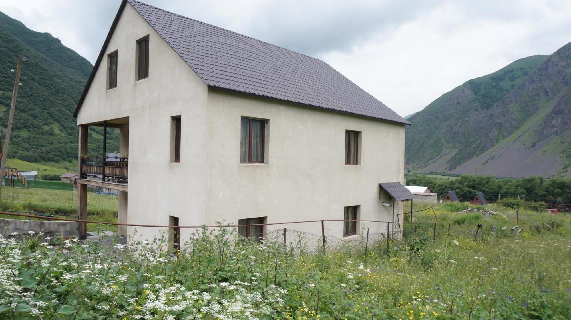 Hotel Arte In Kazbegi Esterno foto