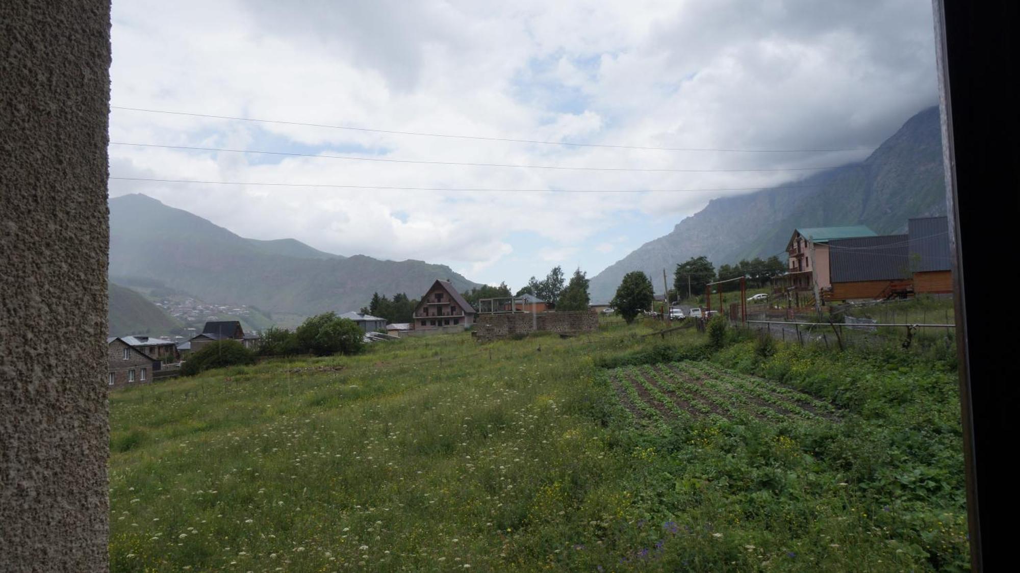 Hotel Arte In Kazbegi Esterno foto