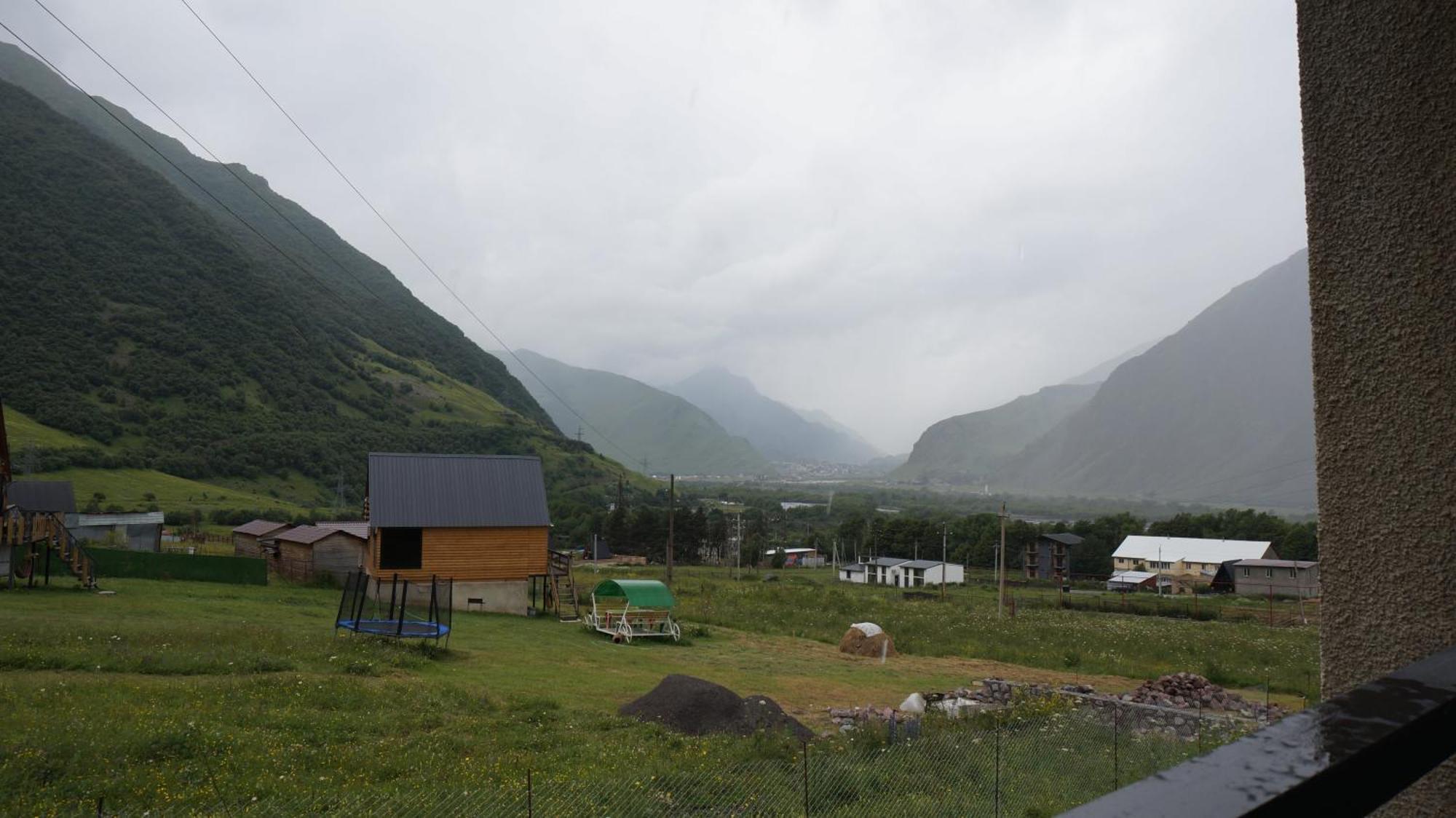 Hotel Arte In Kazbegi Esterno foto