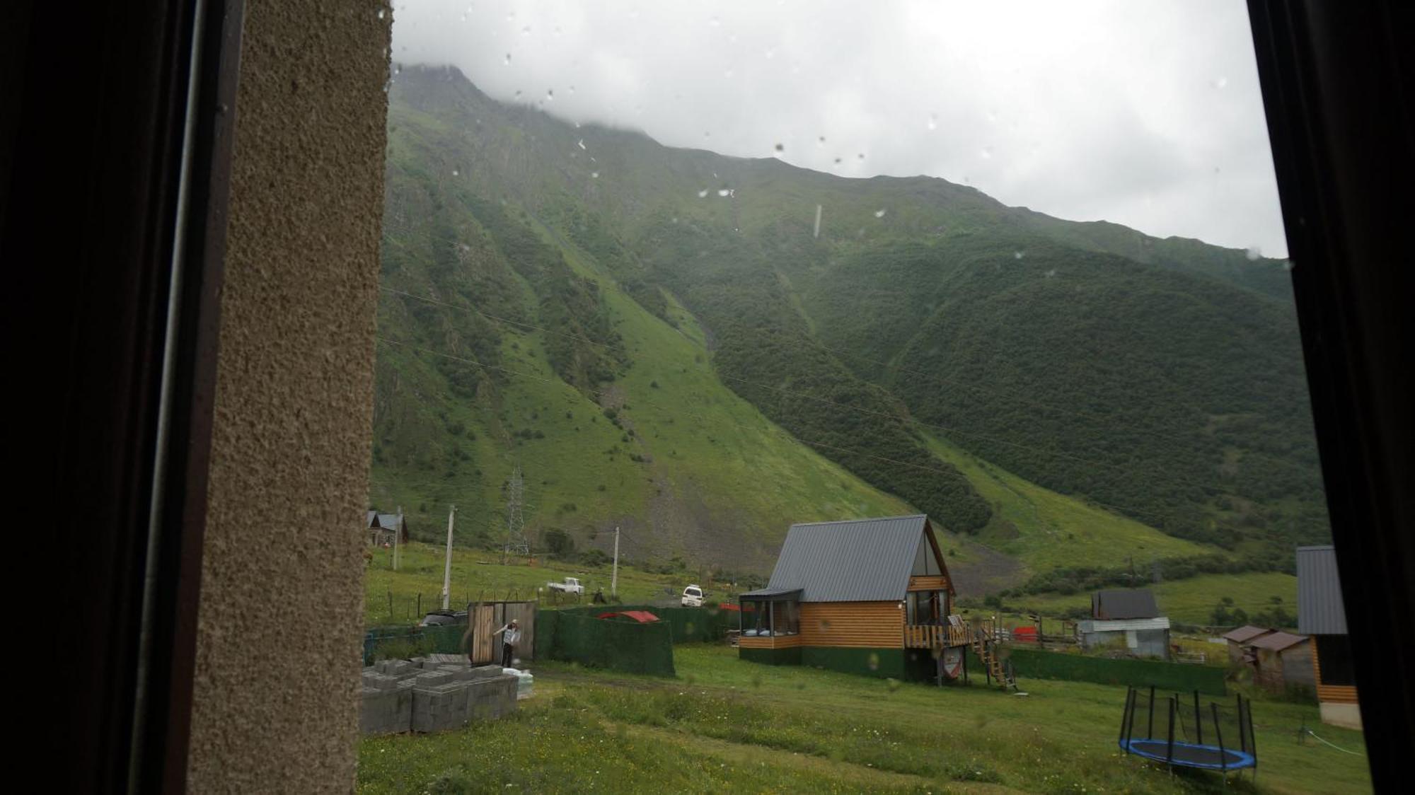 Hotel Arte In Kazbegi Esterno foto