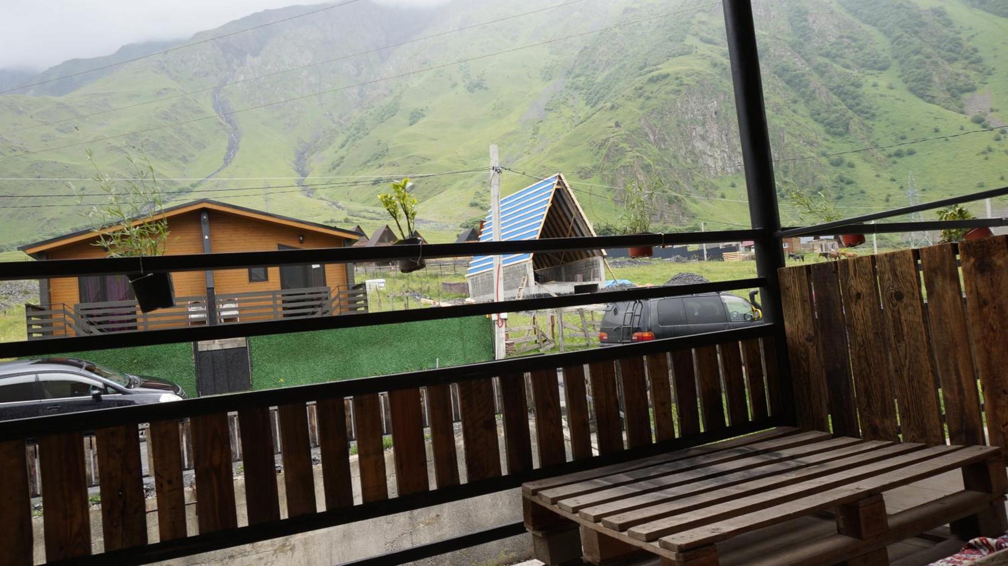 Hotel Arte In Kazbegi Esterno foto