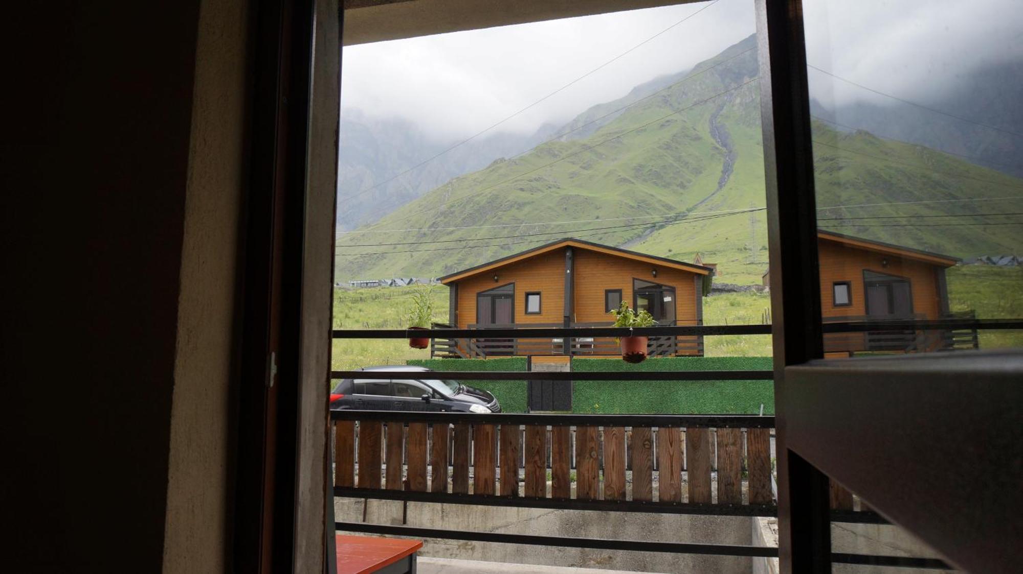 Hotel Arte In Kazbegi Esterno foto