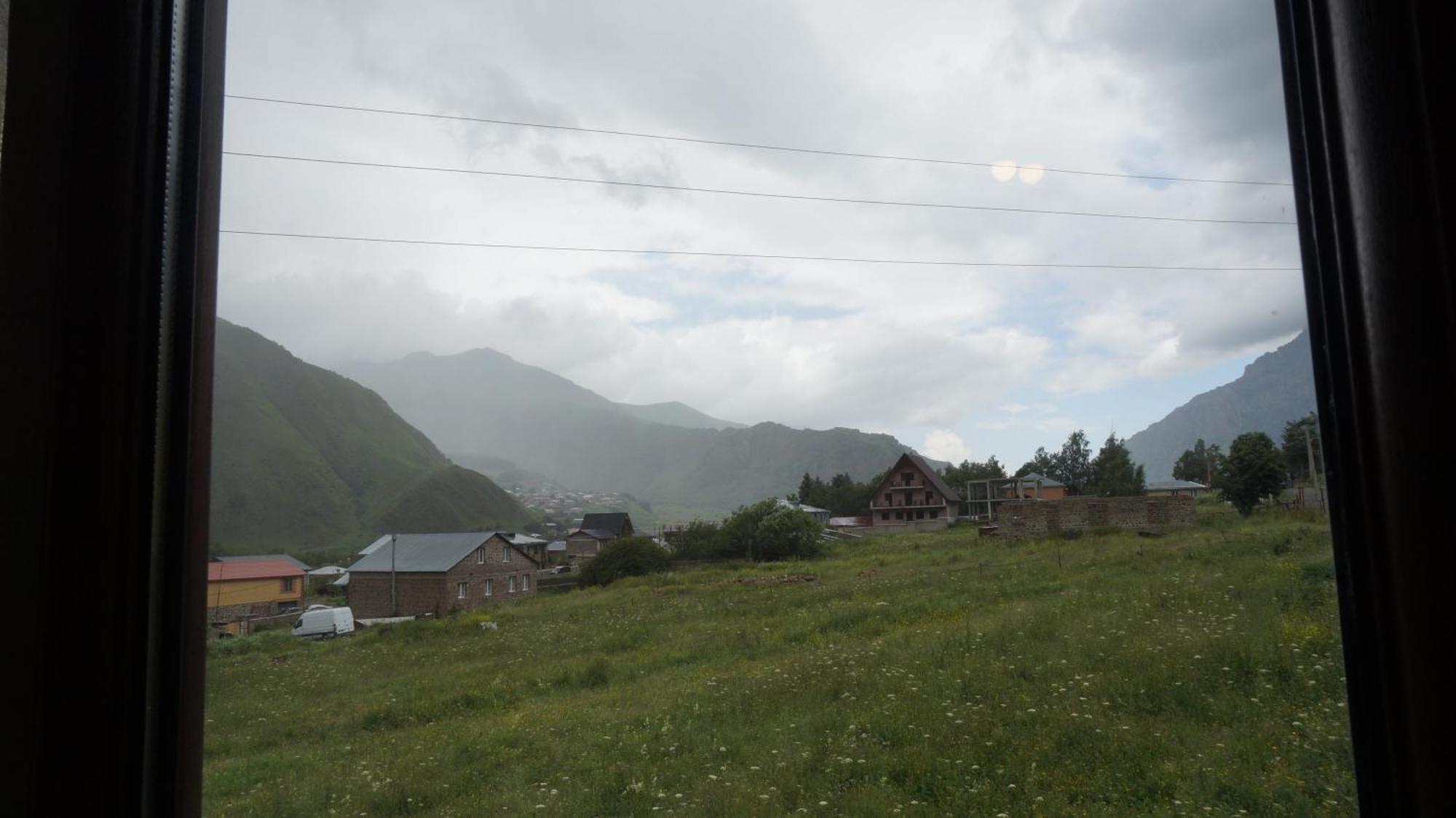 Hotel Arte In Kazbegi Esterno foto