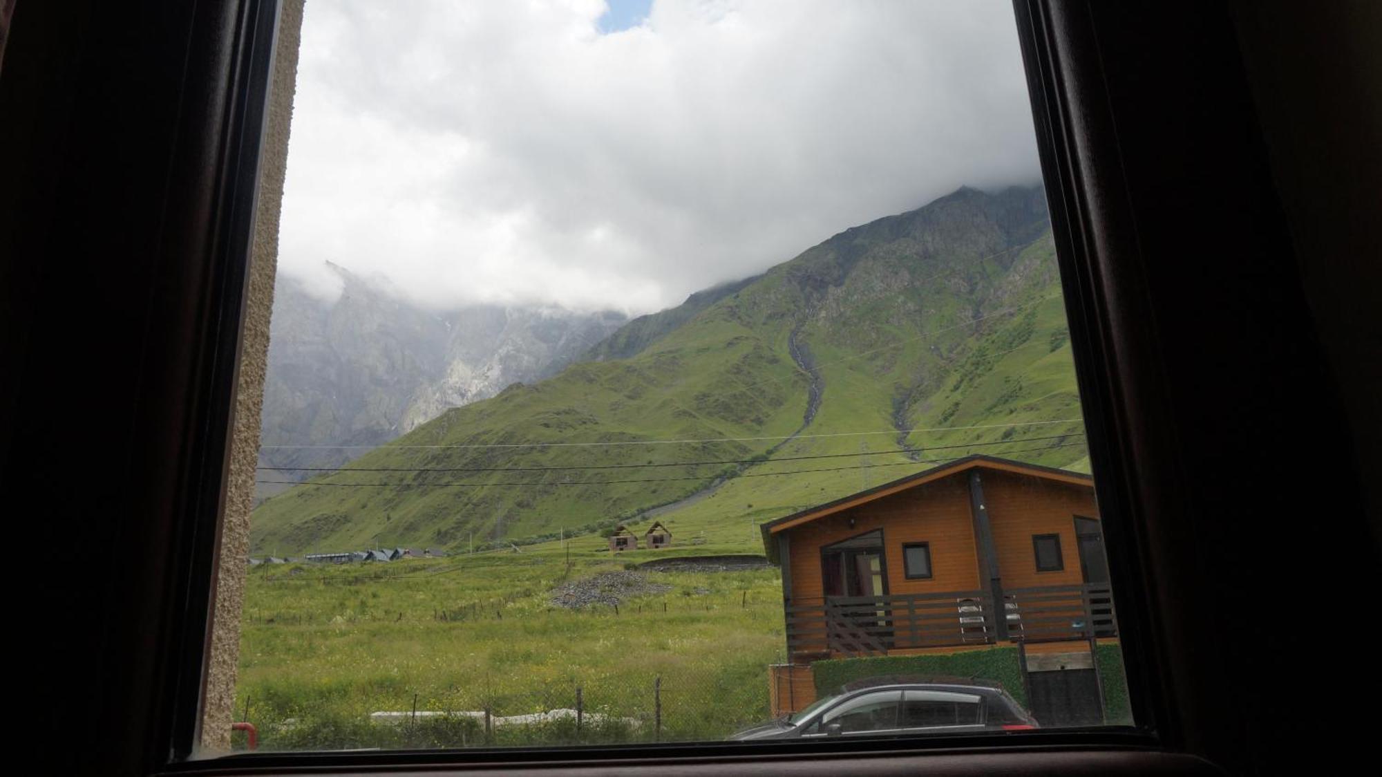 Hotel Arte In Kazbegi Esterno foto