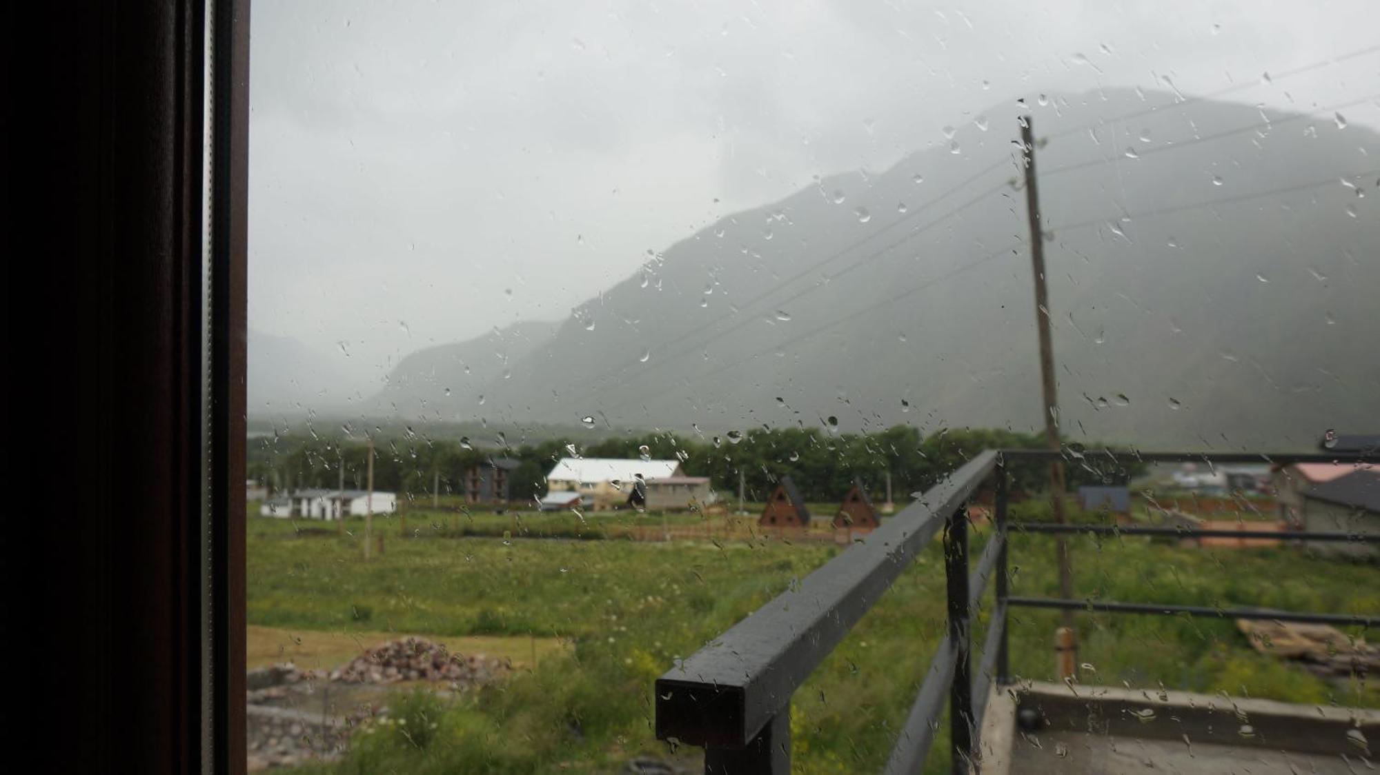 Hotel Arte In Kazbegi Esterno foto