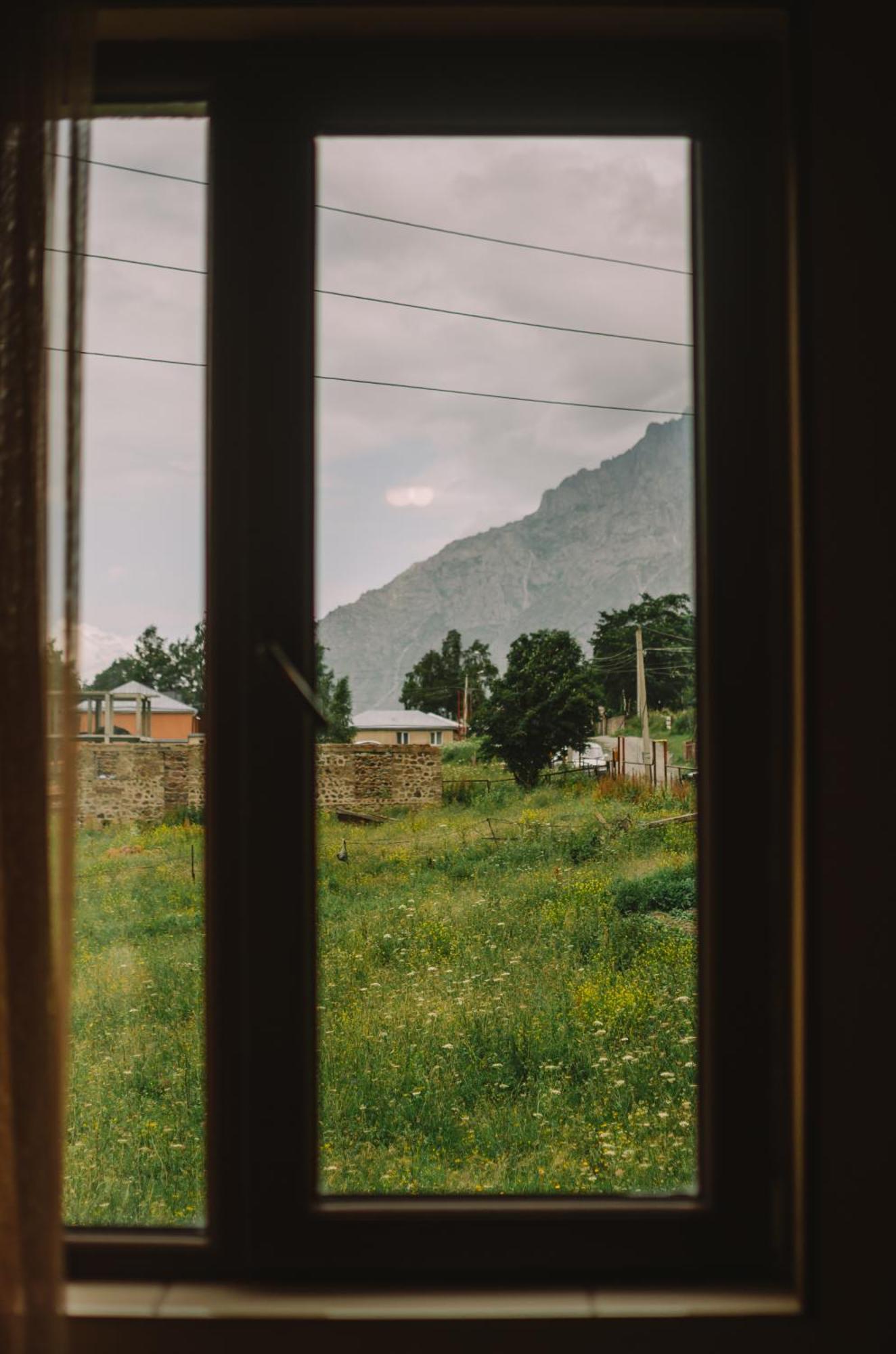 Hotel Arte In Kazbegi Esterno foto