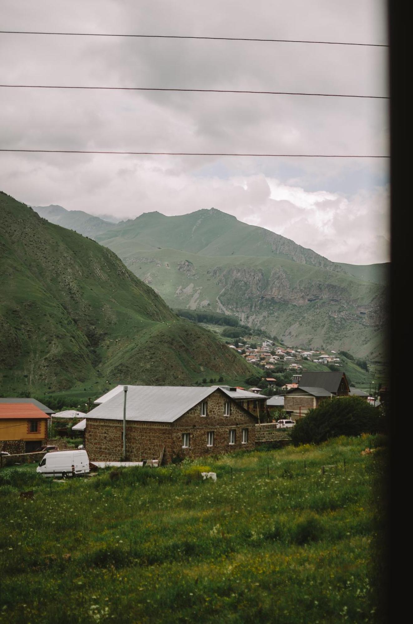 Hotel Arte In Kazbegi Esterno foto