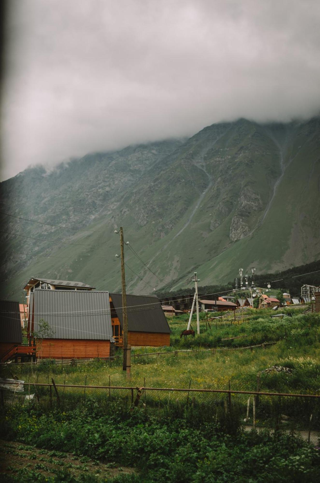 Hotel Arte In Kazbegi Esterno foto