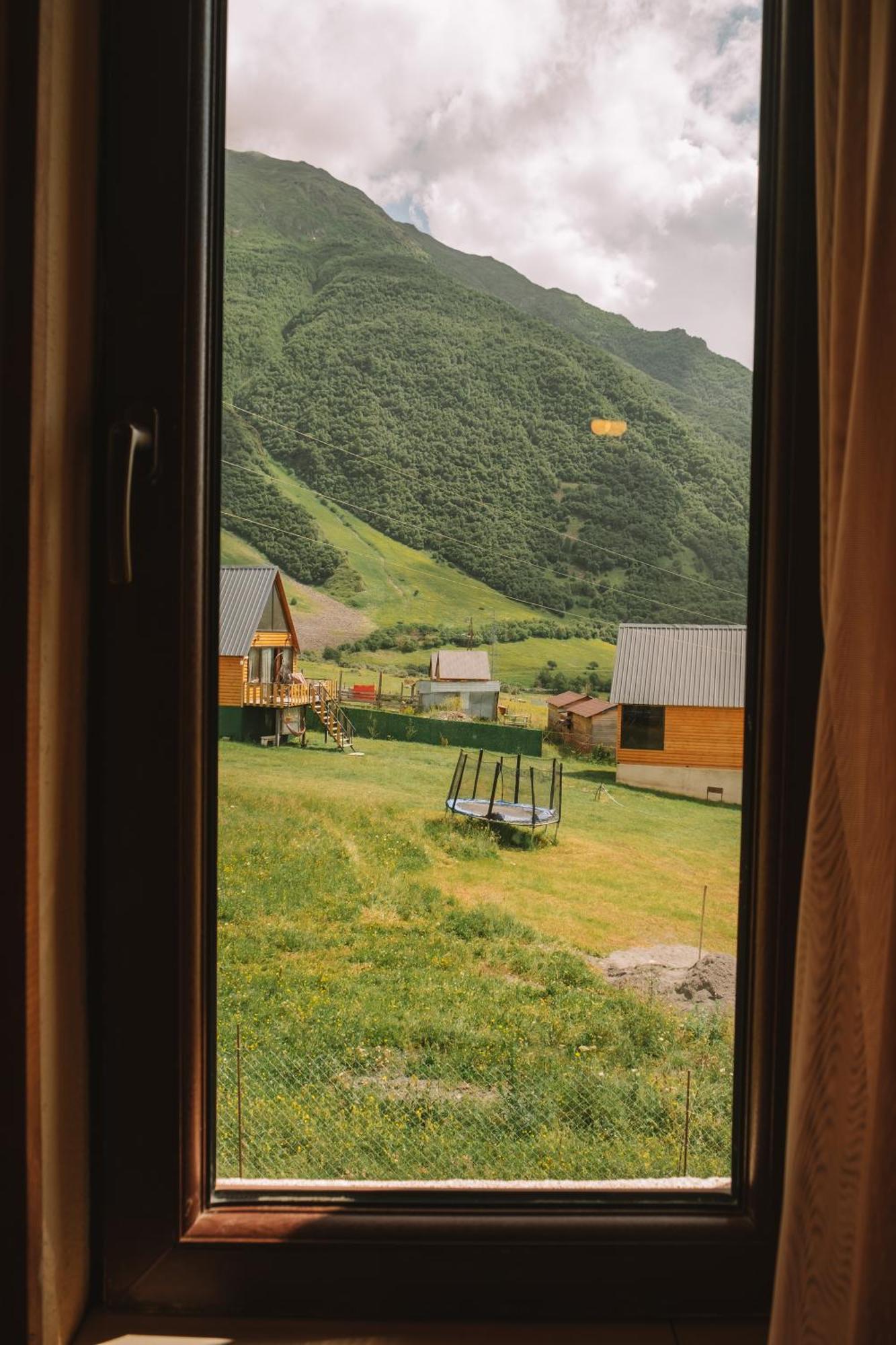 Hotel Arte In Kazbegi Esterno foto