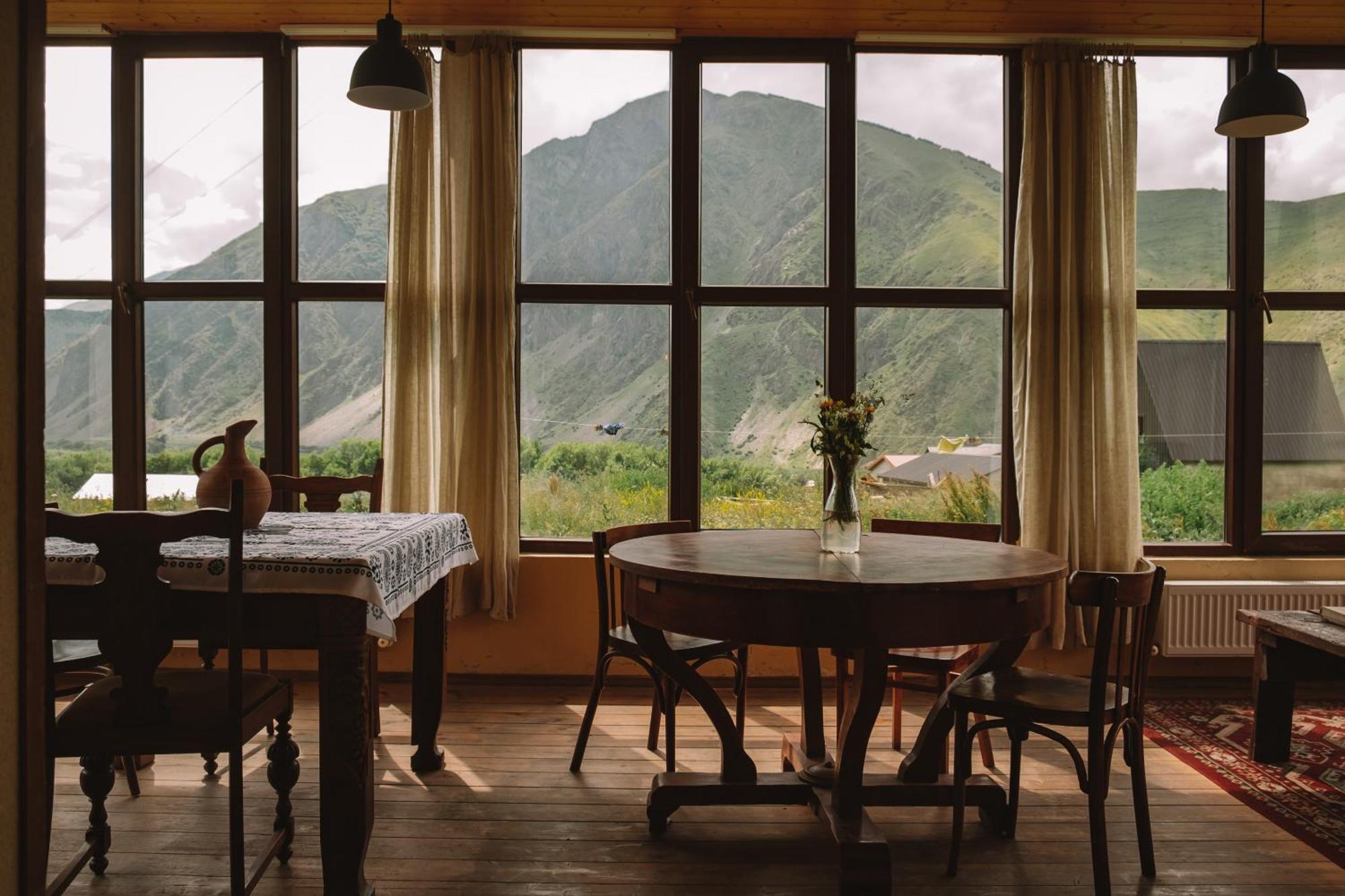 Hotel Arte In Kazbegi Esterno foto