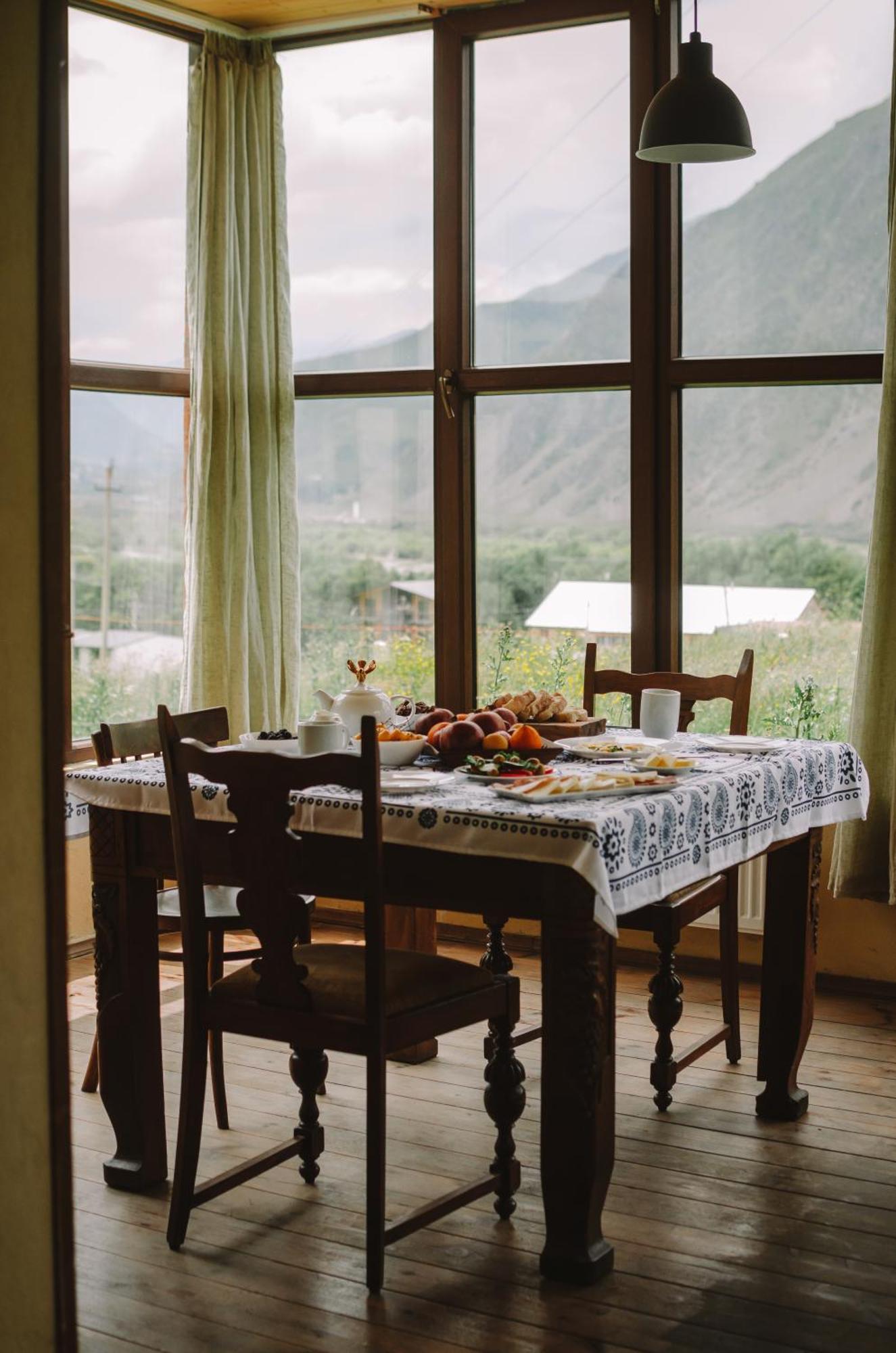 Hotel Arte In Kazbegi Esterno foto