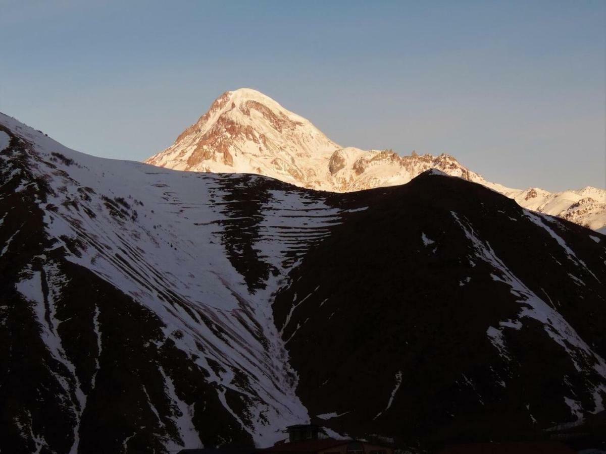 Hotel Arte In Kazbegi Esterno foto