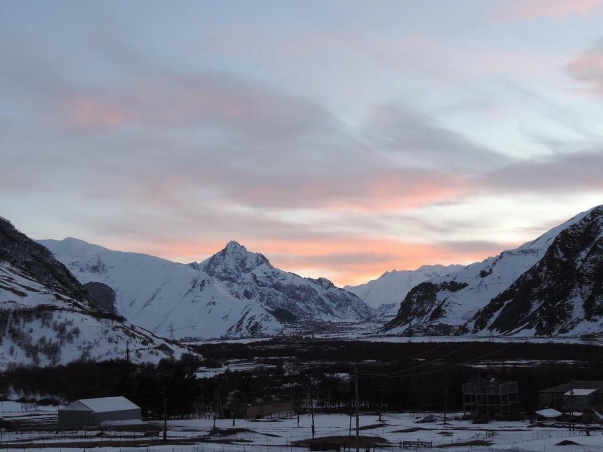 Hotel Arte In Kazbegi Esterno foto